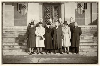 1. Reihe v.L: Marie, Friedi, Bertha, Johann Jakob, Berthi und Ruedi, 2. Reihe v.L: Werner, Franz, Walter, Hans, Fritz